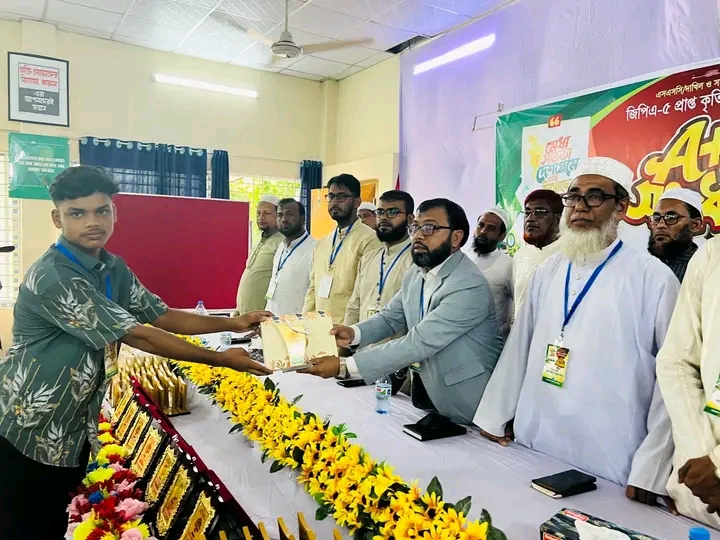 জিপিএ-৫ প্রাপ্ত কৃতি শিক্ষার্থীদের নিয়ে ‘A+ সংবর্ধনা অনুষ্ঠান–২৬’ আয়োজন করে বাংলাদেশ ইসলামী ছাত্রশিবির, হাতিয়া উপজেলা শাখা।